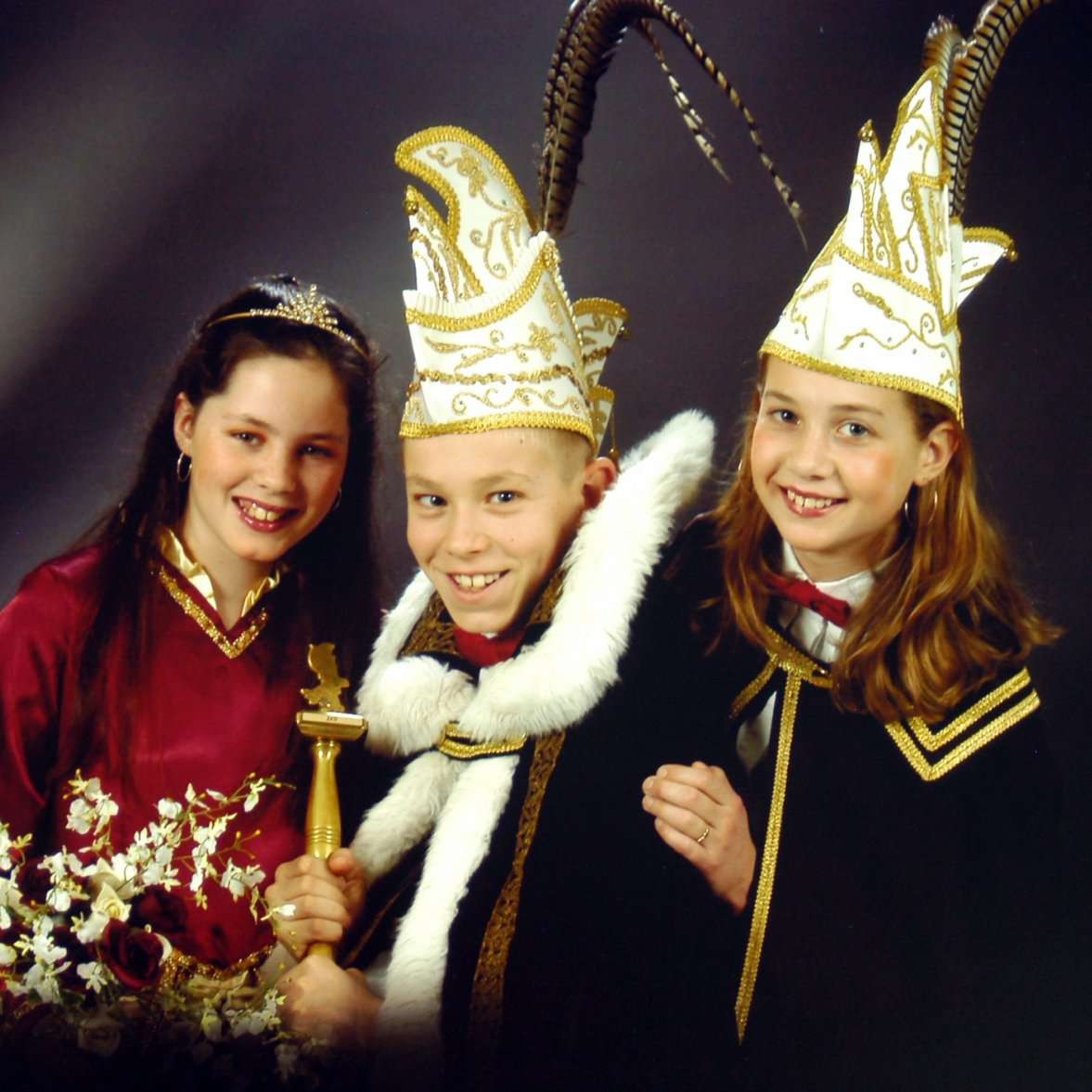 2004<br/>Prins Ruben Heijnsbroek<br/>Prinses Moniek Verdonschot<br/>Adjudant Simone Thijssen